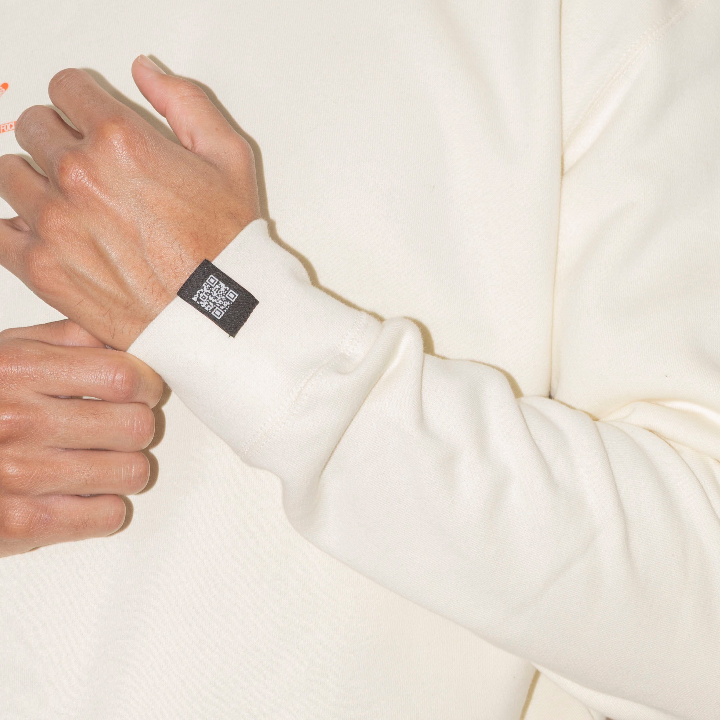 LIVING THE DREAM // Crew // WO-Crewnecks-Uninspired